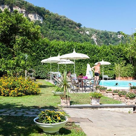 Casa Sorrento, Immerso Nel Verde A Pochi Passi Dal Centro Luaran gambar