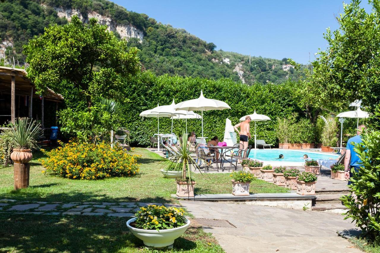 Casa Sorrento, Immerso Nel Verde A Pochi Passi Dal Centro Luaran gambar
