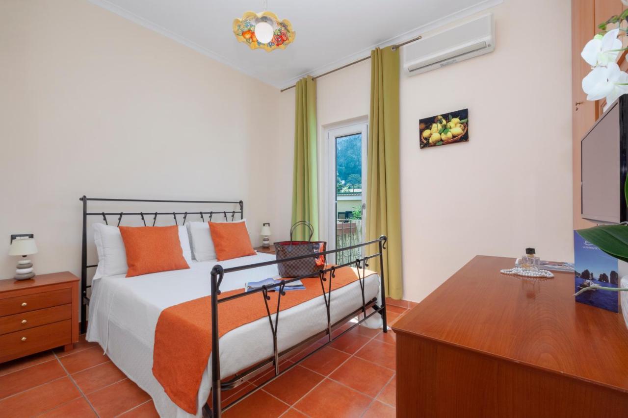 Casa Sorrento, Immerso Nel Verde A Pochi Passi Dal Centro Luaran gambar